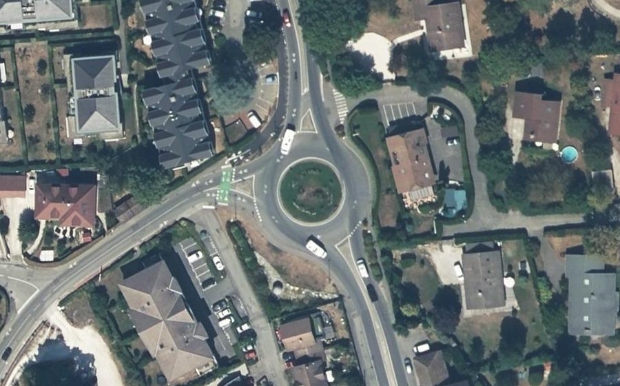 Vue aérienne du Rond-point anonyme n°24790448
