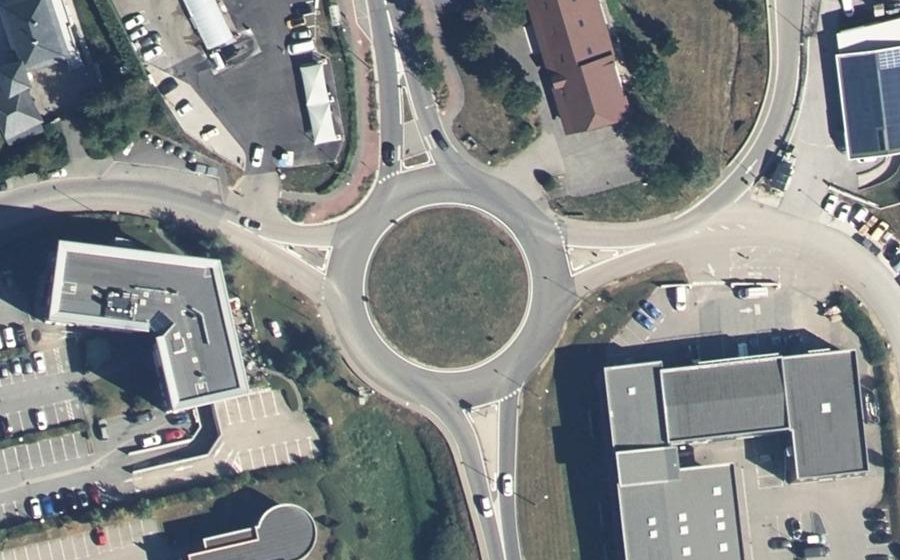 Vue aérienne du Rond-point anonyme n°24790451