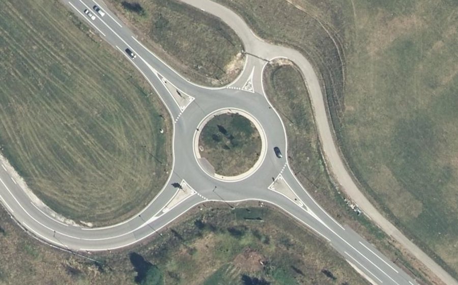 Vue aérienne du Rond-point anonyme n°24790455