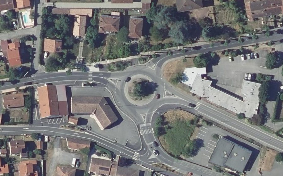 Vue aérienne du Rond-point anonyme n°24791262