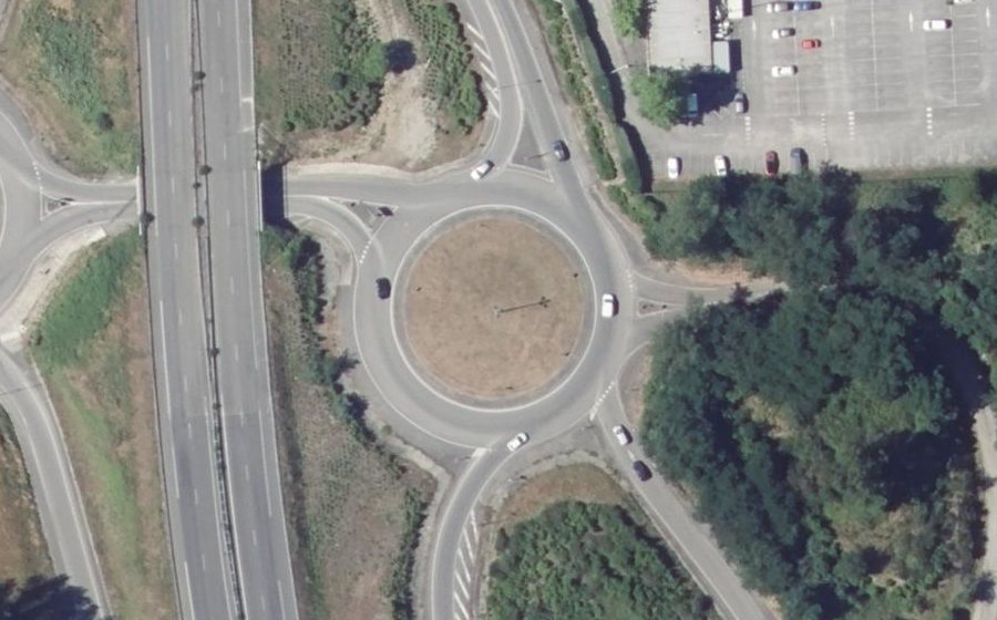 Vue aérienne du Rond-point anonyme n°24791714