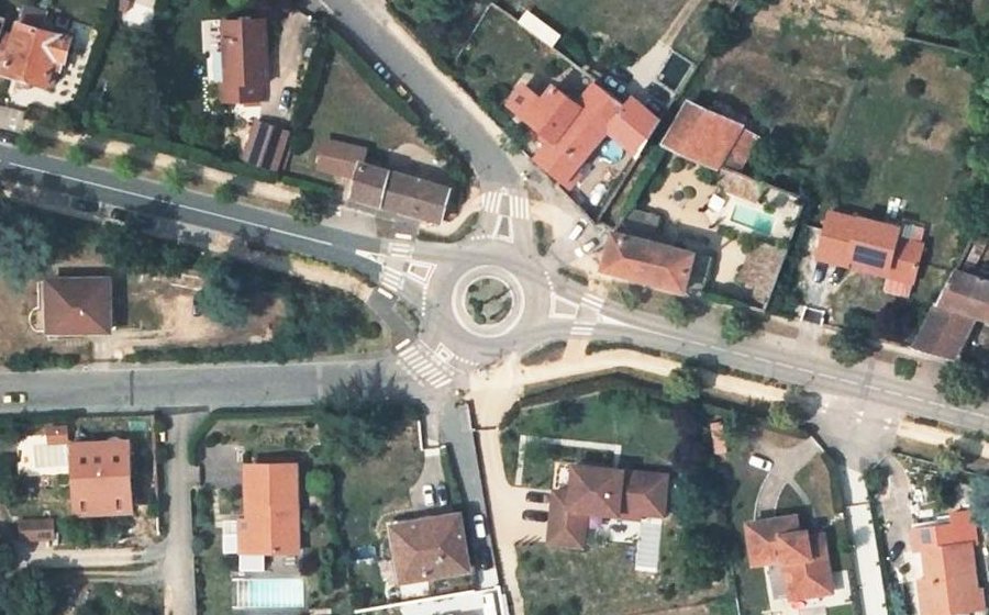 Vue aérienne du Rond-point anonyme n°24791750