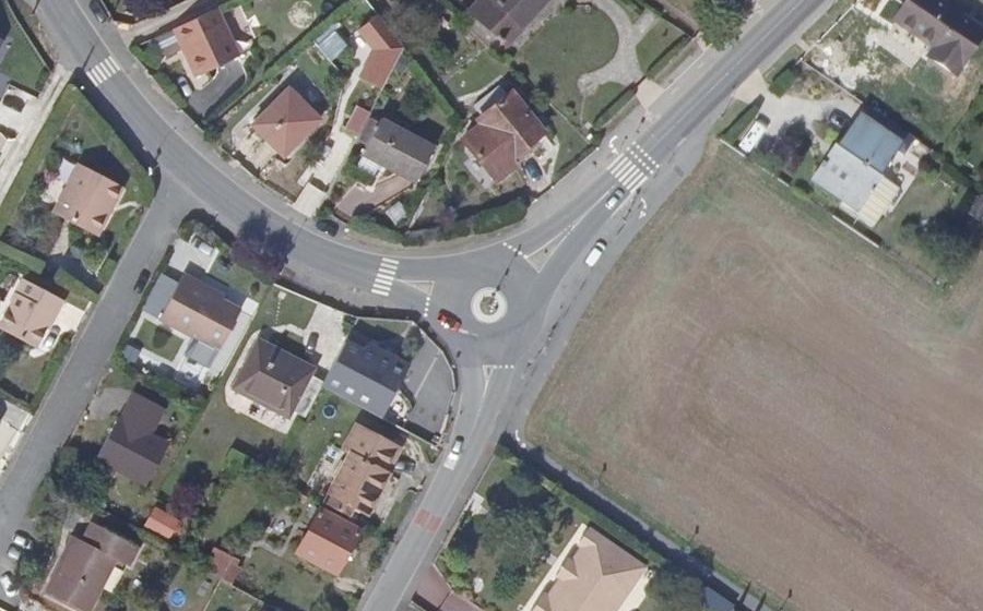 Vue aérienne du Rond-point anonyme n°24793562