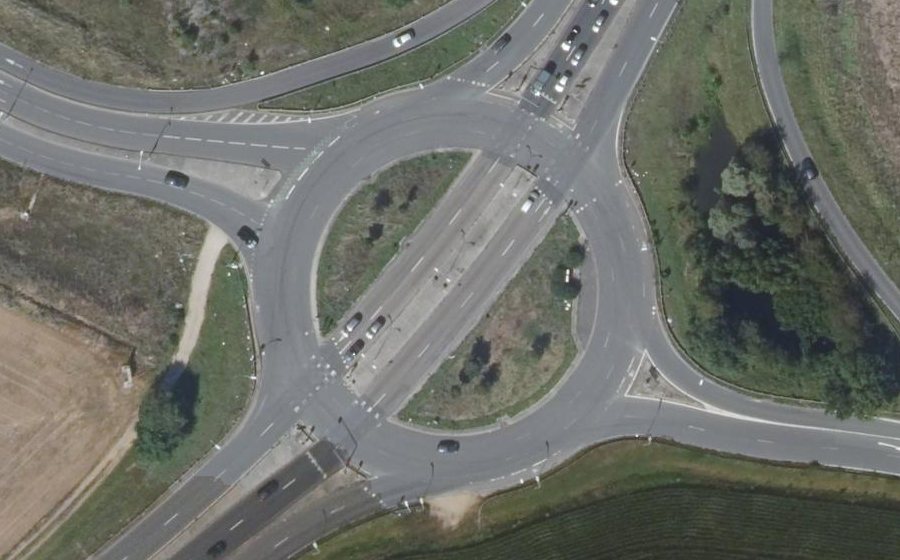 Vue aérienne du Rond-point anonyme n°24796370
