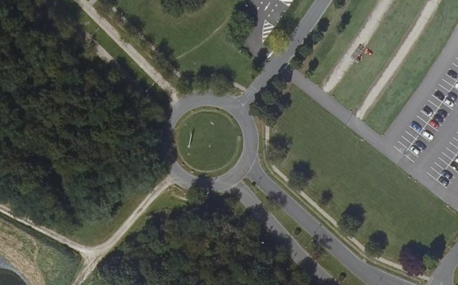 Vue aérienne du Rond-point anonyme n°24797387