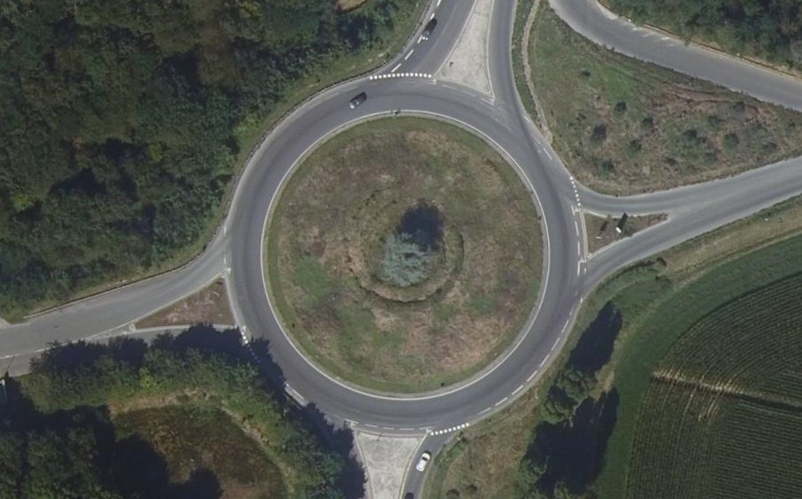 Vue aérienne du Rond-point anonyme n°24797469