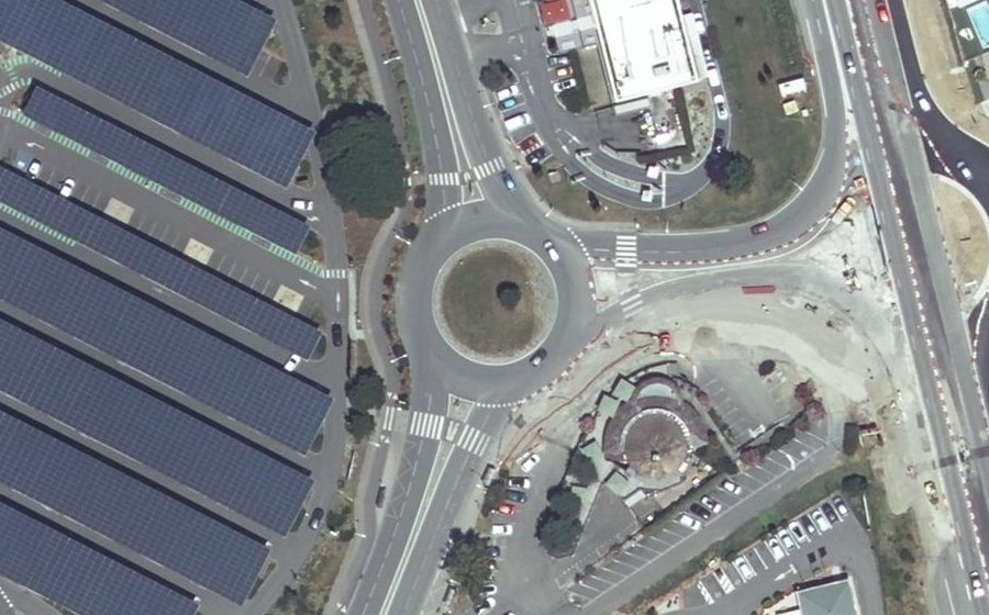 Vue aérienne du Rond-point anonyme n°24802971