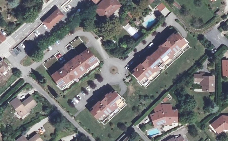 Vue aérienne du Rond-point anonyme n°248053857