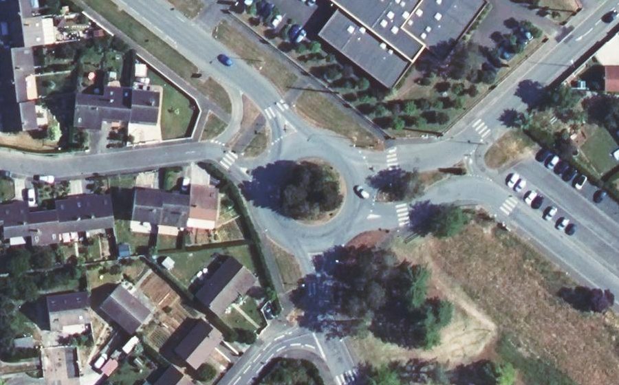 Vue aérienne du Rond-point anonyme n°24806997
