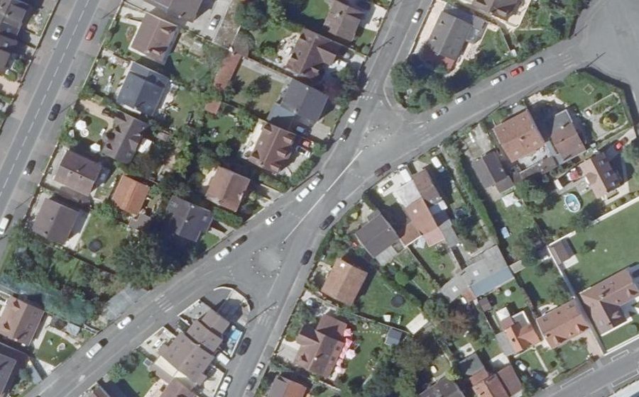 Vue aérienne du Rond-point anonyme n°248088476