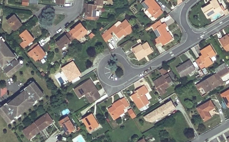 Vue aérienne du Rond-point anonyme n°24812895