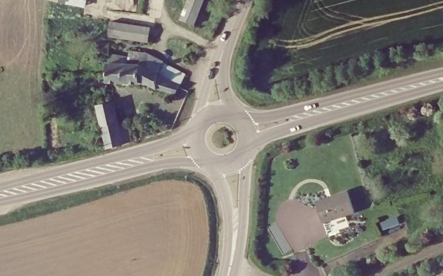 Vue aérienne du Rond-point anonyme n°248212488