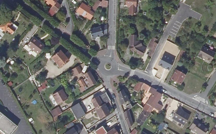 Vue aérienne du Rond-point anonyme n°24827548