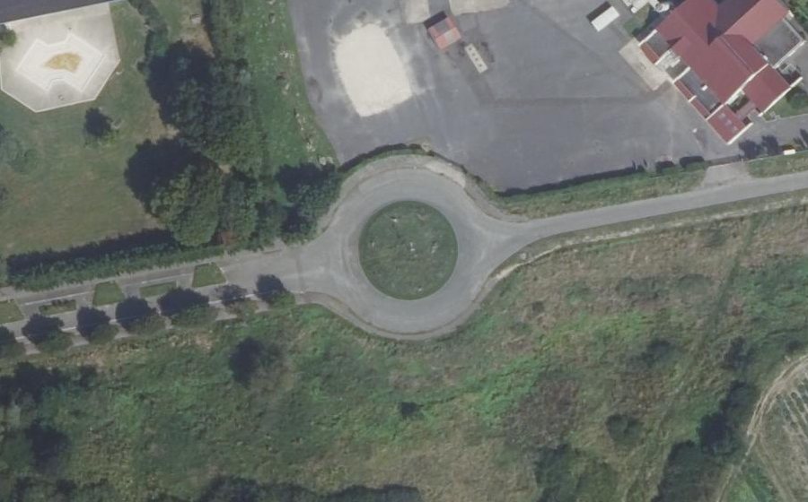 Vue aérienne du Rond-point anonyme n°24832105