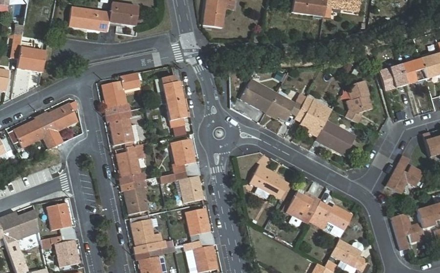 Vue aérienne du Rond-point anonyme n°24842122