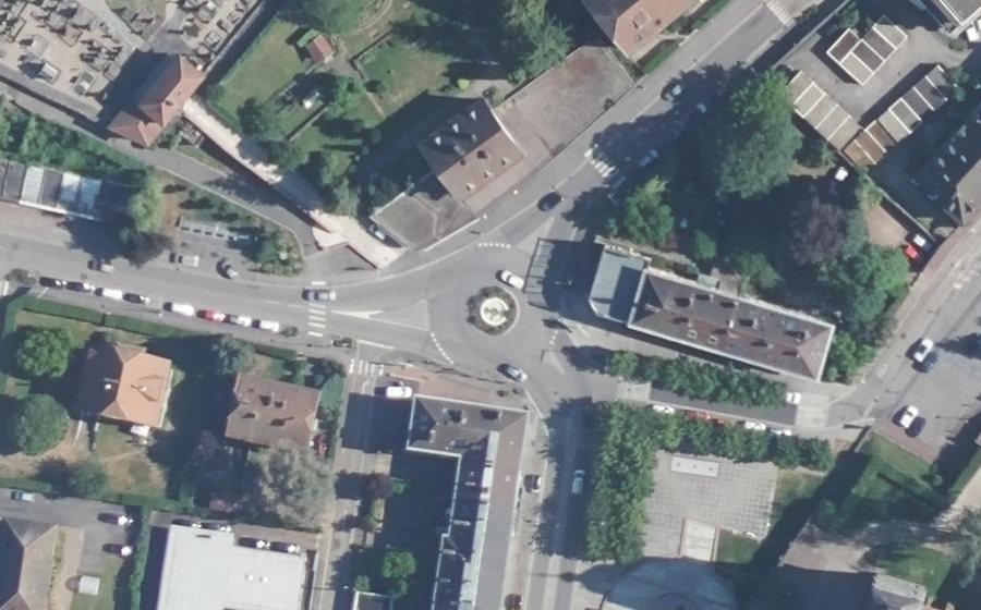 Vue aérienne du Rond-point anonyme n°24847267