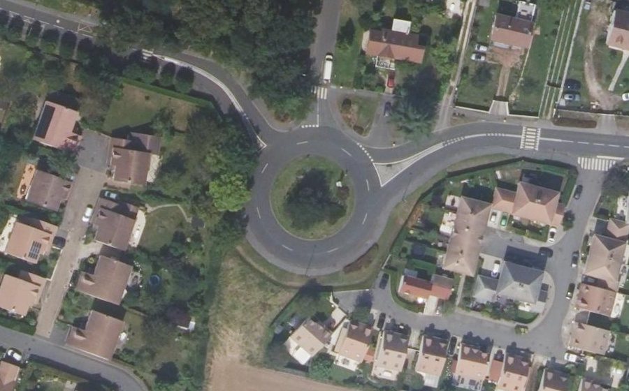 Vue aérienne du Rond-point anonyme n°24850018