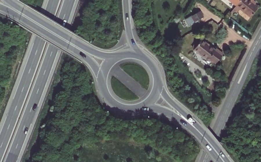 Vue aérienne du Rond-point anonyme n°24850951