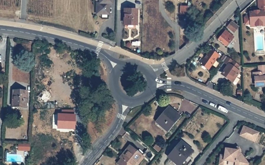 Vue aérienne du Rond-point anonyme n°24855784