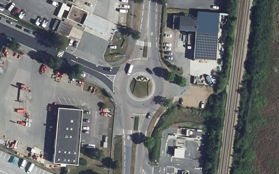 Vue aérienne du Rond-point anonyme n°24858822