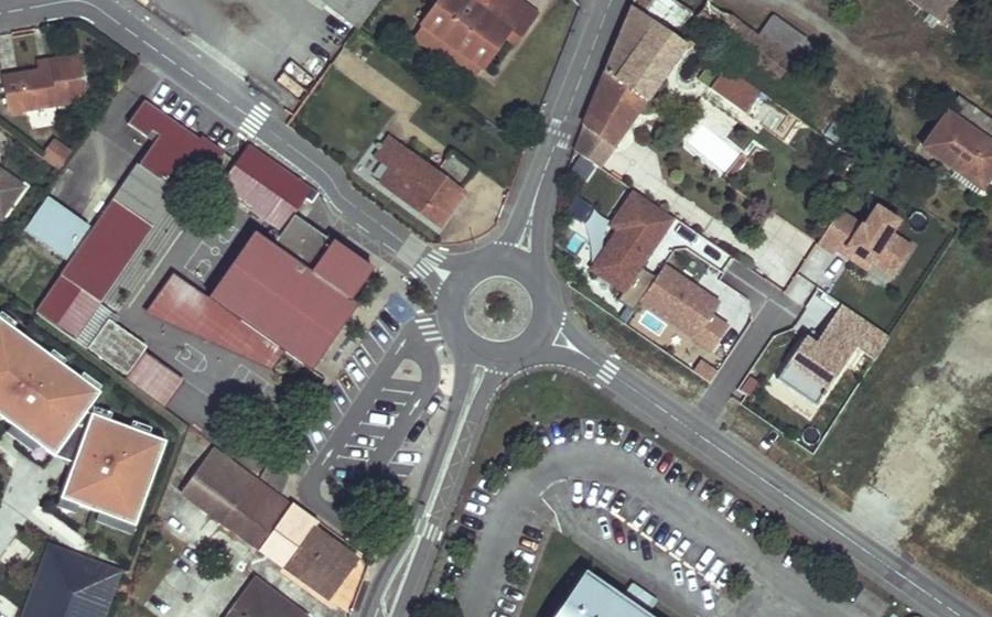 Vue aérienne du Rond-point anonyme n°24859965