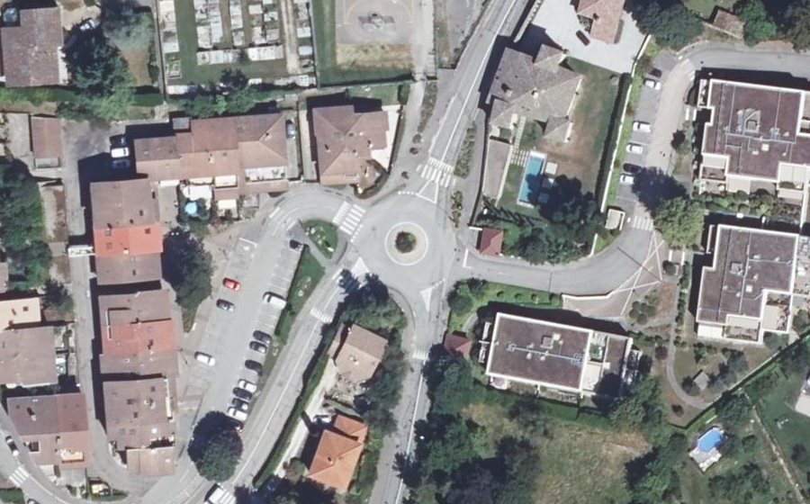 Vue aérienne du Rond-point anonyme n°24862427