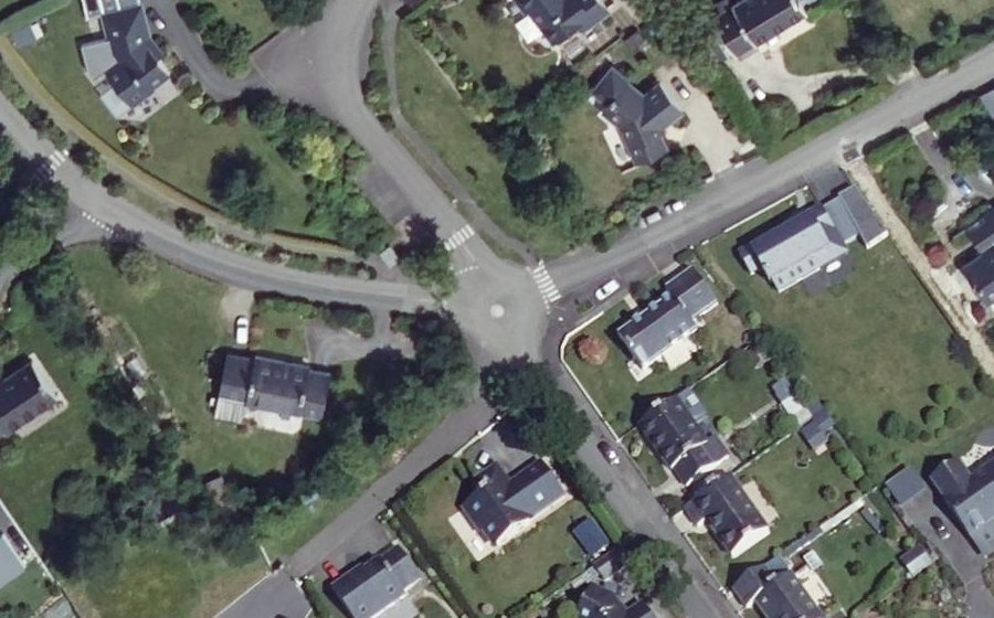 Vue aérienne du Rond-point anonyme n°248755899