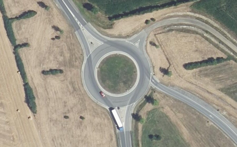 Vue aérienne du Rond-point anonyme n°24877995