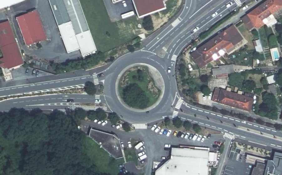 Vue aérienne du Rond-point anonyme n°248801727
