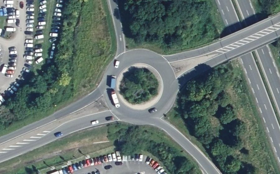 Vue aérienne du Rond-point anonyme n°24880653