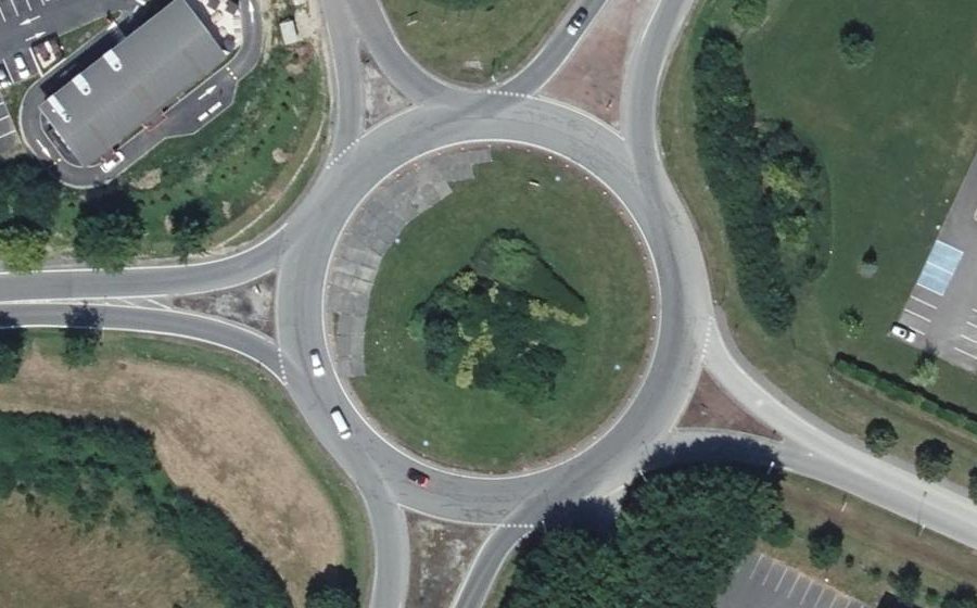 Vue aérienne du Rond-point anonyme n°24881381
