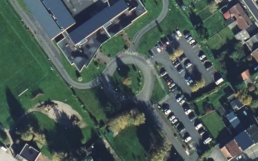 Vue aérienne du Rond-point anonyme n°248837438