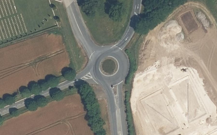 Vue aérienne du Rond-point anonyme n°24891772