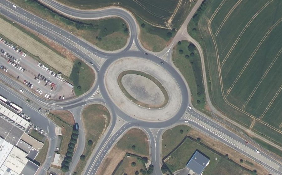 Vue aérienne du Rond-point anonyme n°24894382