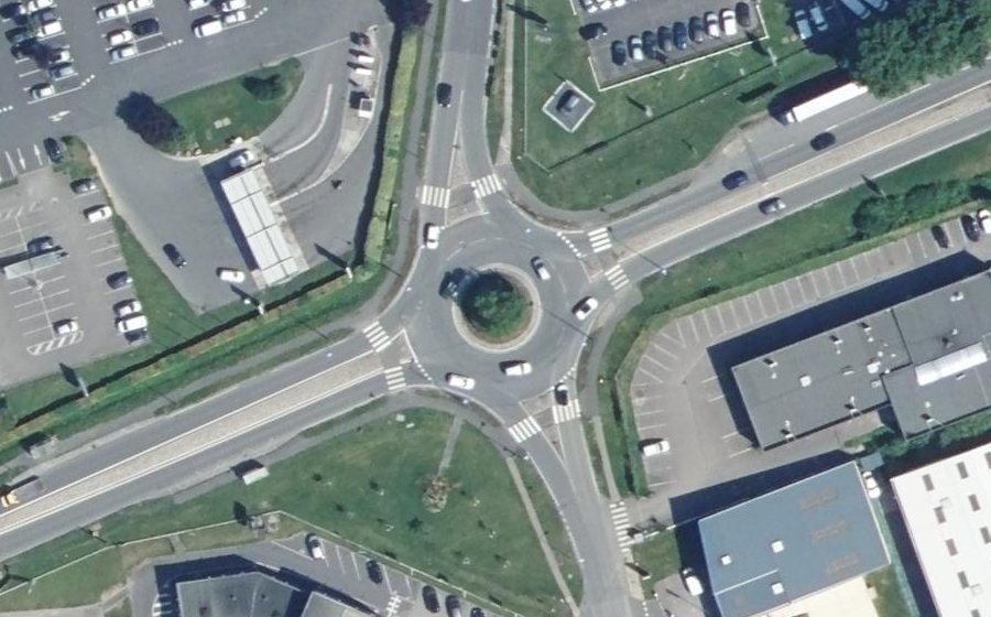 Vue aérienne du Rond-point anonyme n°24895662
