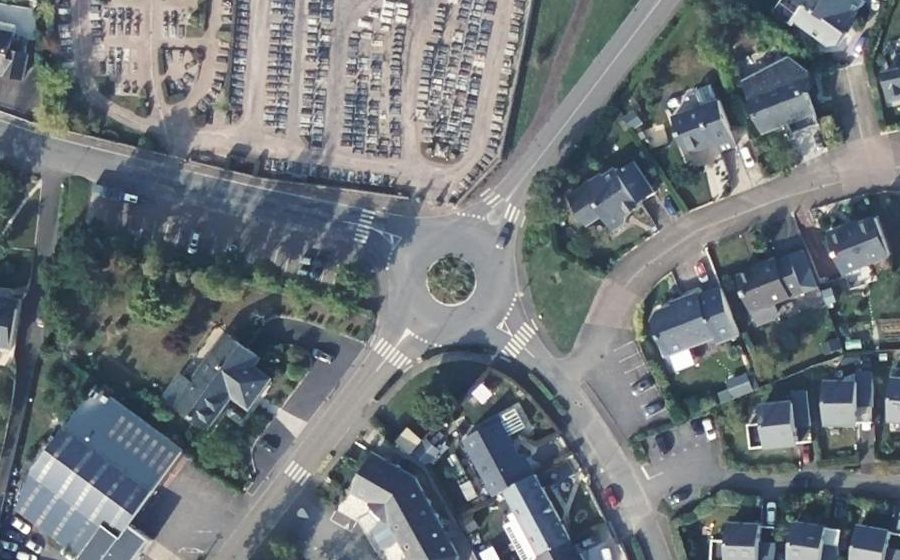 Vue aérienne du Rond-point anonyme n°24899901