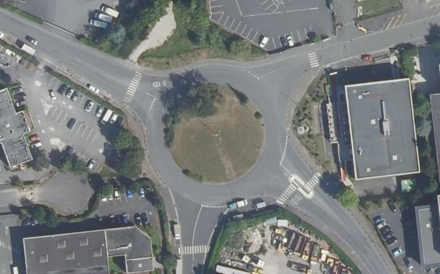 Vue aérienne du Rond-point anonyme n°24902561