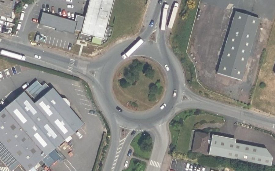 Vue aérienne du Rond-point anonyme n°24902637