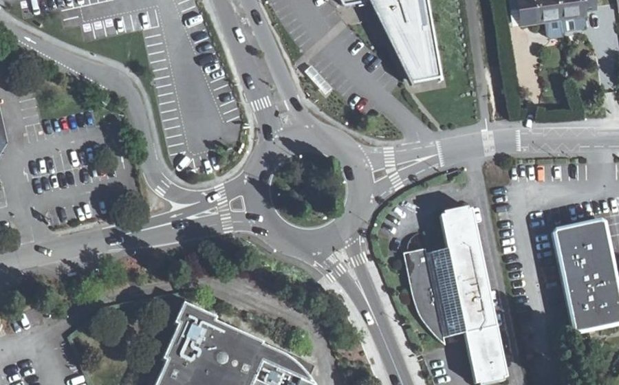 Vue aérienne du Rond-point anonyme n°24902857