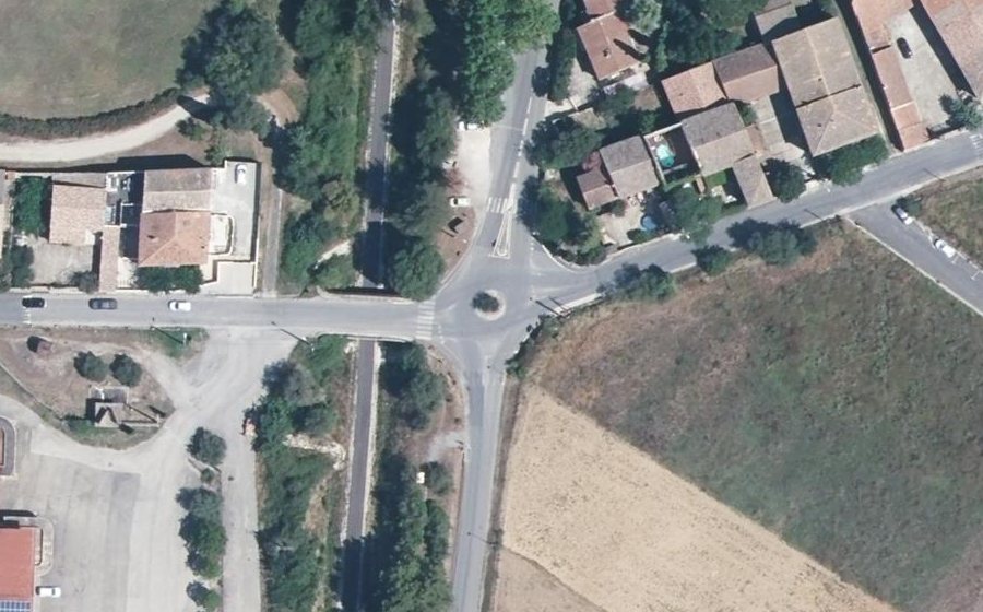 Vue aérienne du Rond-point anonyme n°24907943
