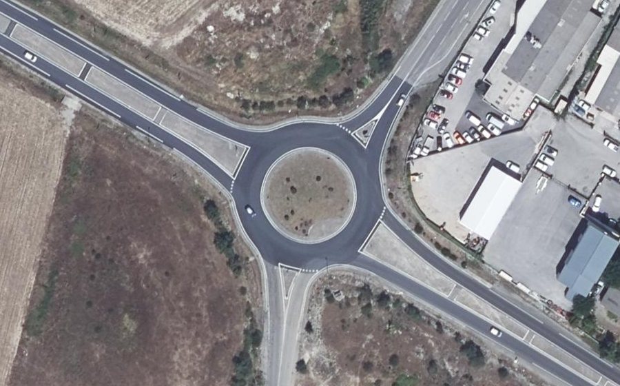 Vue aérienne du Rond-point anonyme n°24909494