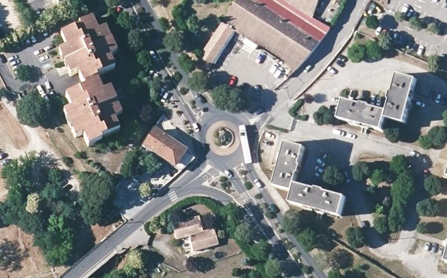 Vue aérienne du Rond-point anonyme n°24910666