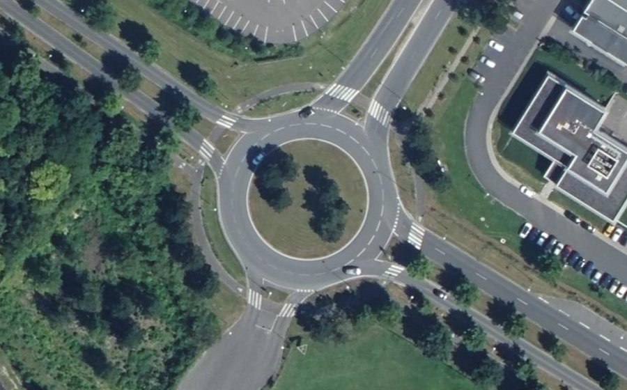 Vue aérienne du Rond-point anonyme n°24911926