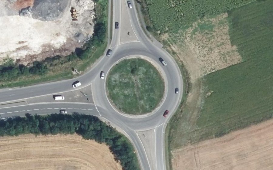Vue aérienne du Rond-point anonyme n°24912785