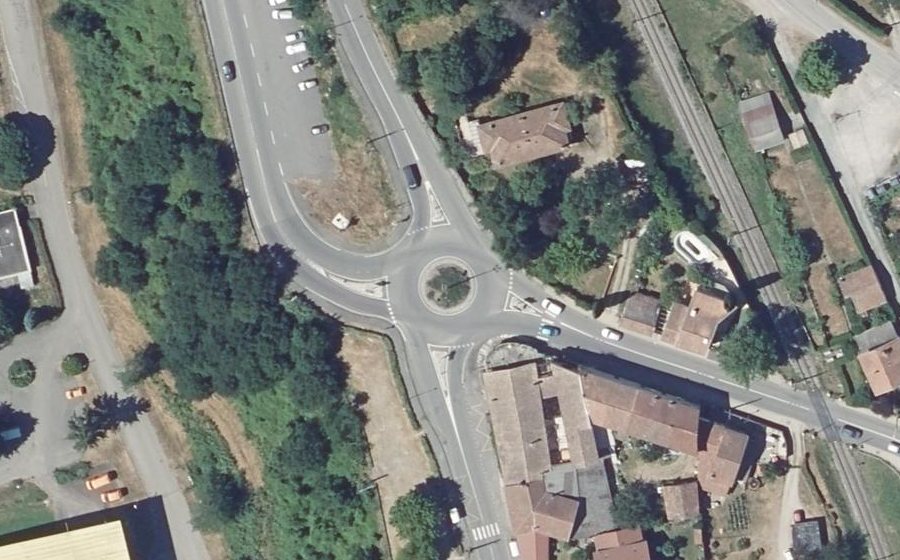 Vue aérienne du Rond-point anonyme n°24912831