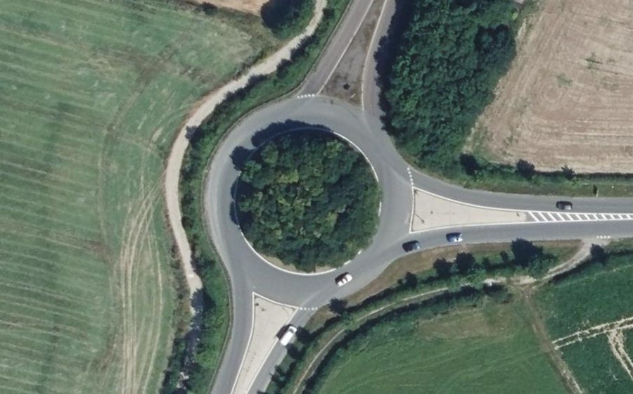 Vue aérienne du Rond-point anonyme n°24912856