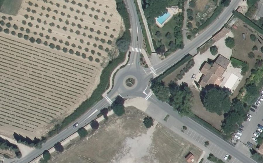 Vue aérienne du Rond-point anonyme n°24913585