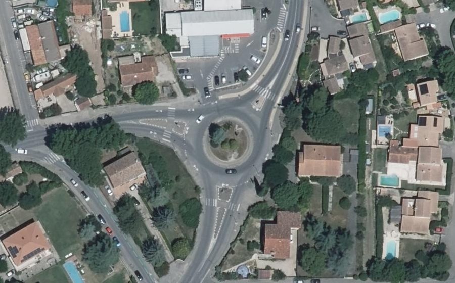 Vue aérienne du Rond-point anonyme n°24913804