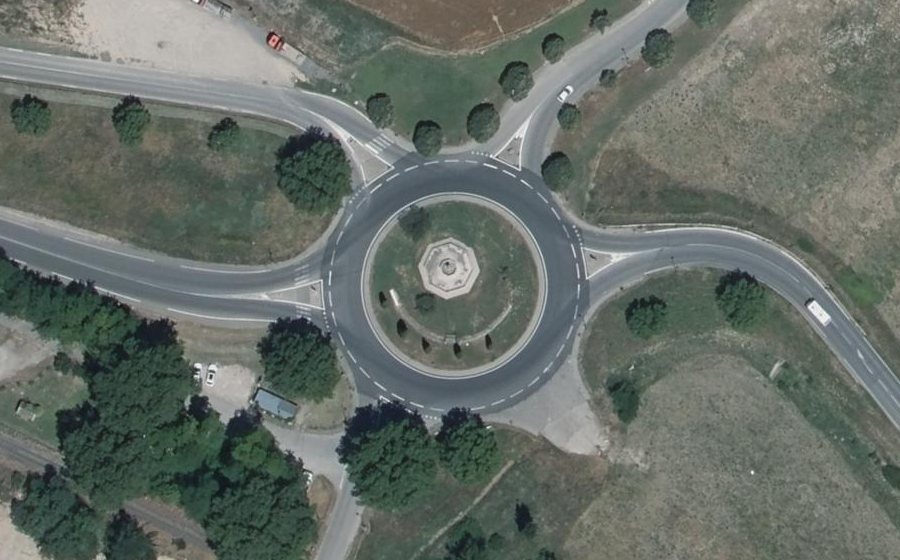 Vue aérienne du Rond-point anonyme n°24913933