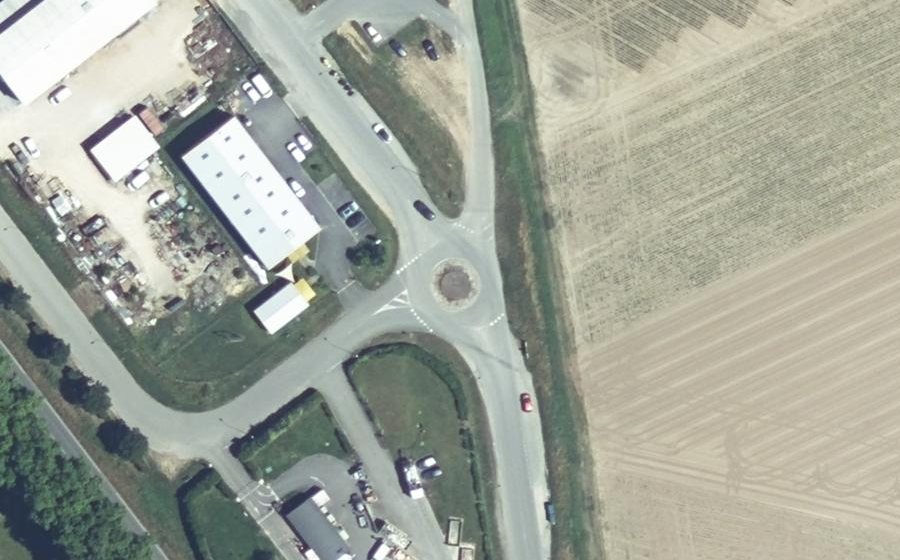Vue aérienne du Rond-point anonyme n°249260521